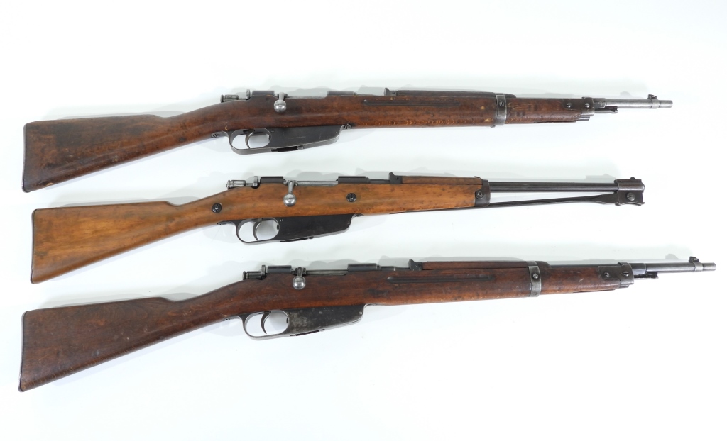 Appraisal: THREE ITALIAN RIFLES Italy C s- sA Model Cavalry Carbine