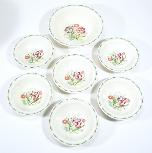 Appraisal: Set of seven Susie Cooper dessert bowls decorated with 'Parrot