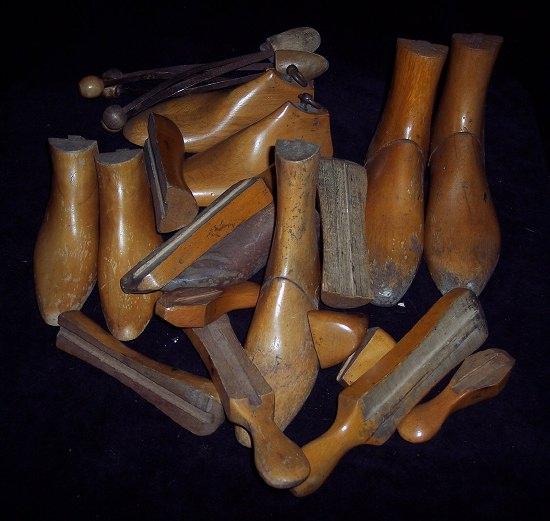 Appraisal: A quantity of shoe and ankle boot trees various sizes