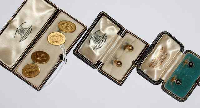 Appraisal: A PAIR OF CT GOLD CUFFLINKS two oval panels linked