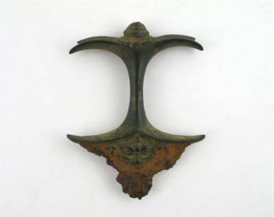 Appraisal: An Annamese bronze dagger handle cast with dragon or makura