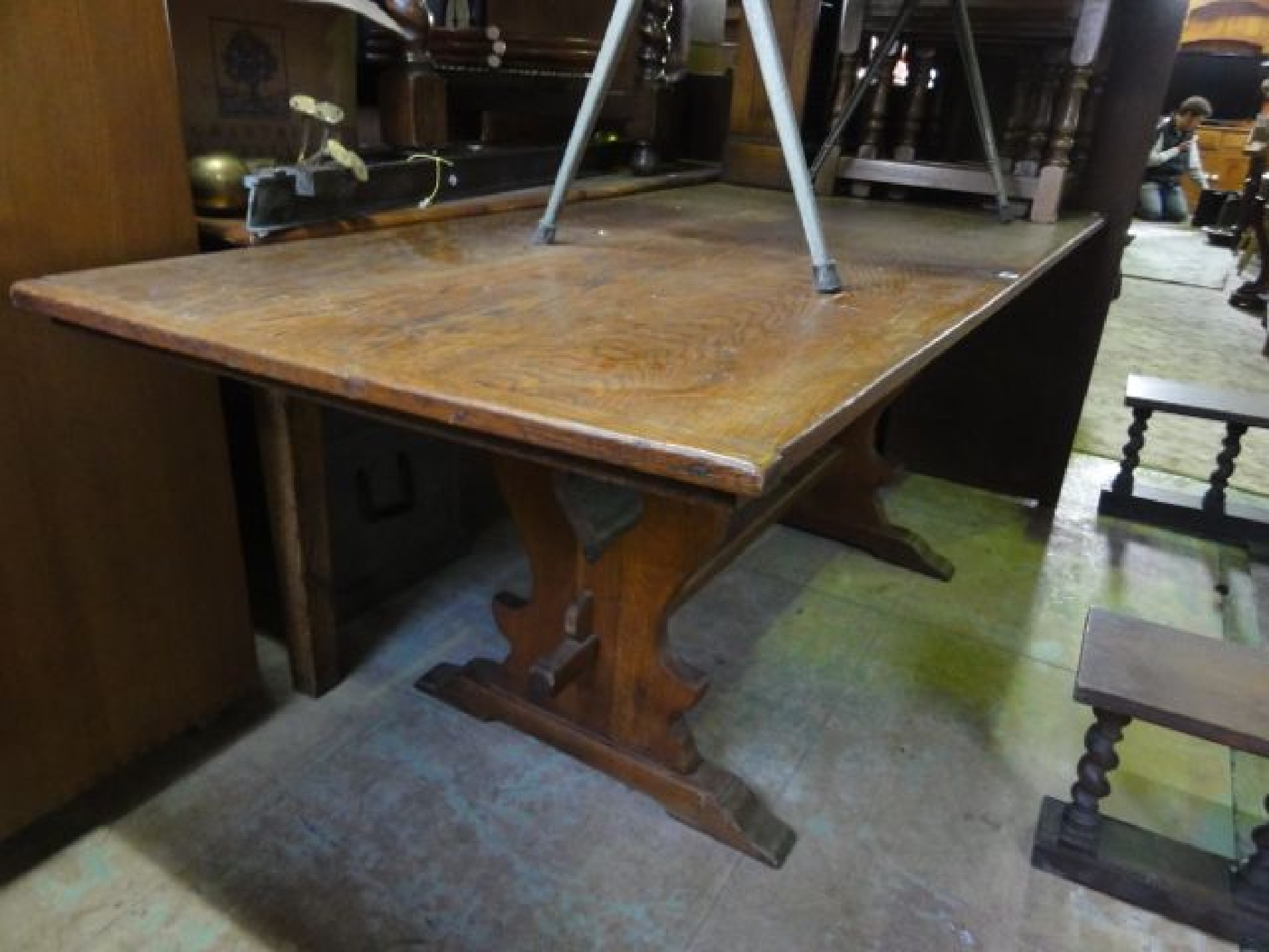 Appraisal: A reproduction oak refectory table the rectangular top with cleated