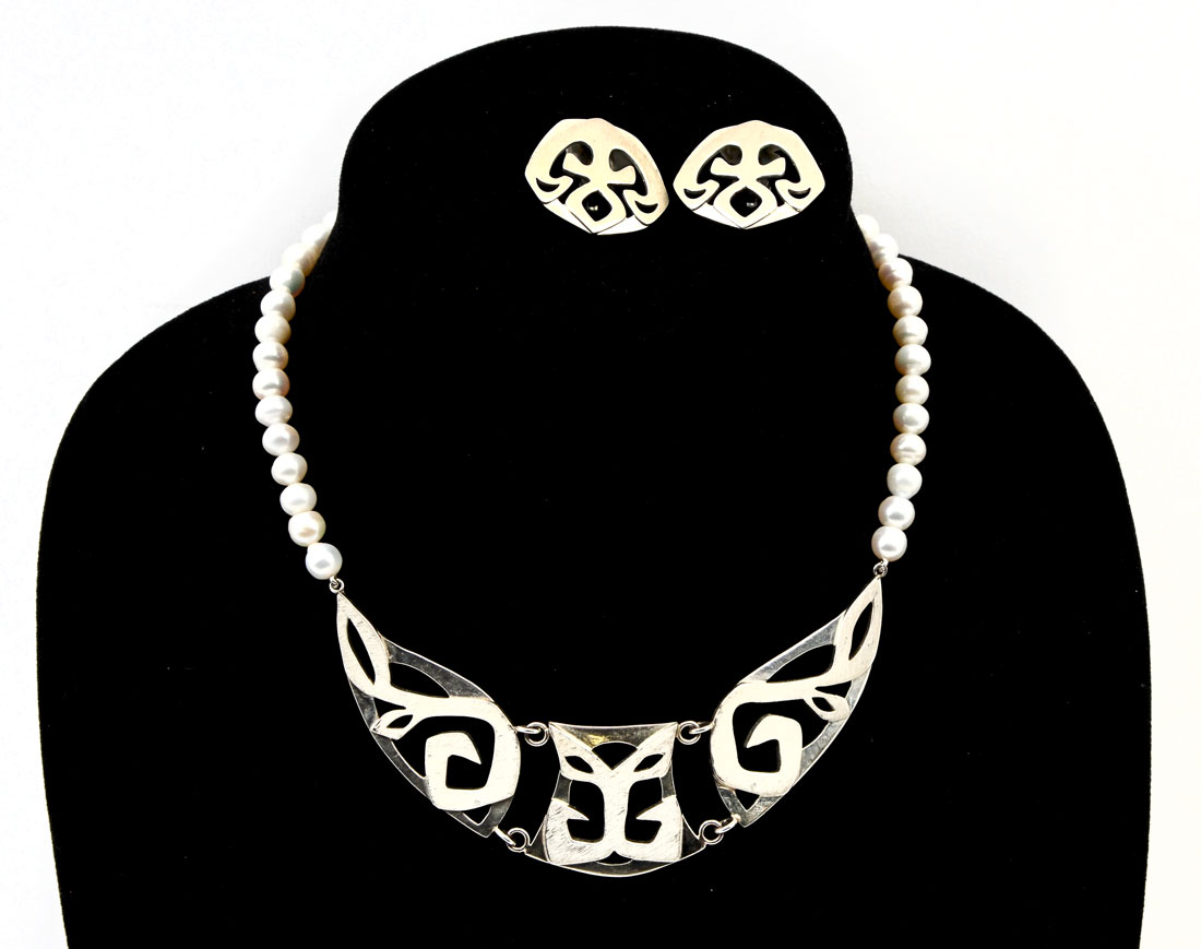 Appraisal: JOHN AGEE STERLING PEARLS NECKLACE AND EARRINGS A single strand