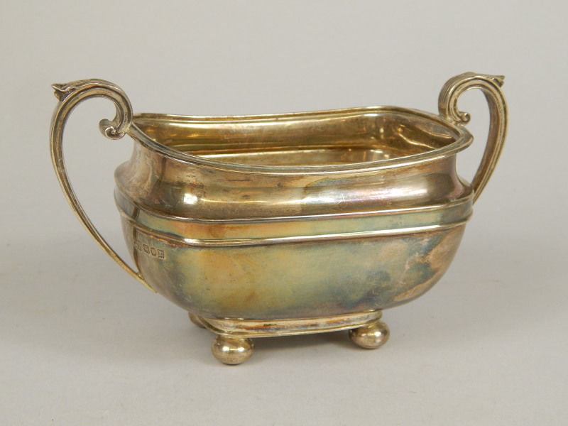 Appraisal: An Edwardian silver two handled sugar bowl the cape shaped