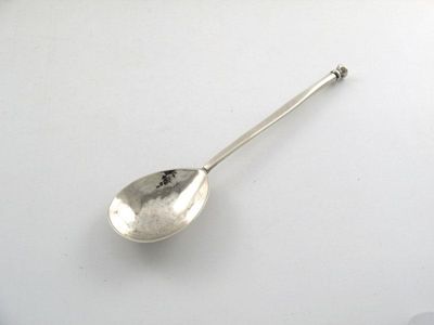 Appraisal: A modern seal top spoon with a hammered fig-shaped bowl