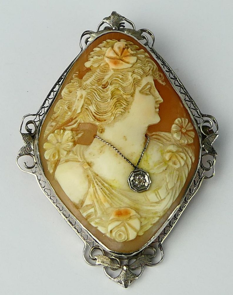 Appraisal: VINTAGE K WHITE GOLD DIAMOND CAMEO BROOCH PENDAN Vintage possibly