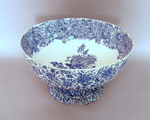 Appraisal: Ironstone centerpiece bowl h dia