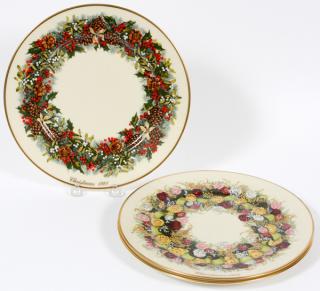 Appraisal: LENOX COLONIAL CHRISTMAS WREATH SERVICE PLATES LENOX COLONIAL CHRISTMAS WREATH