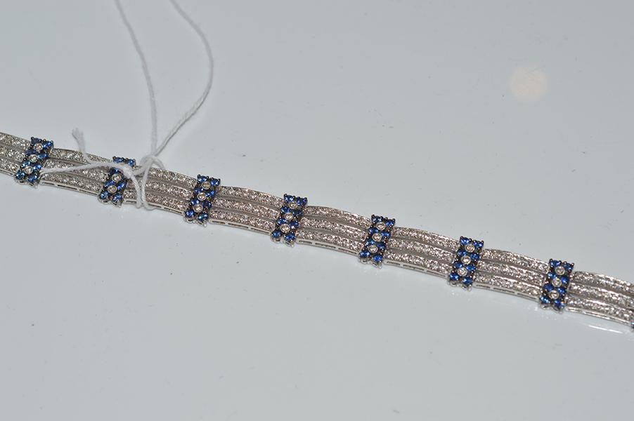 Appraisal: A DIAMOND AND SAPPHIRE BRACELET IN CT WHITE GOLD A