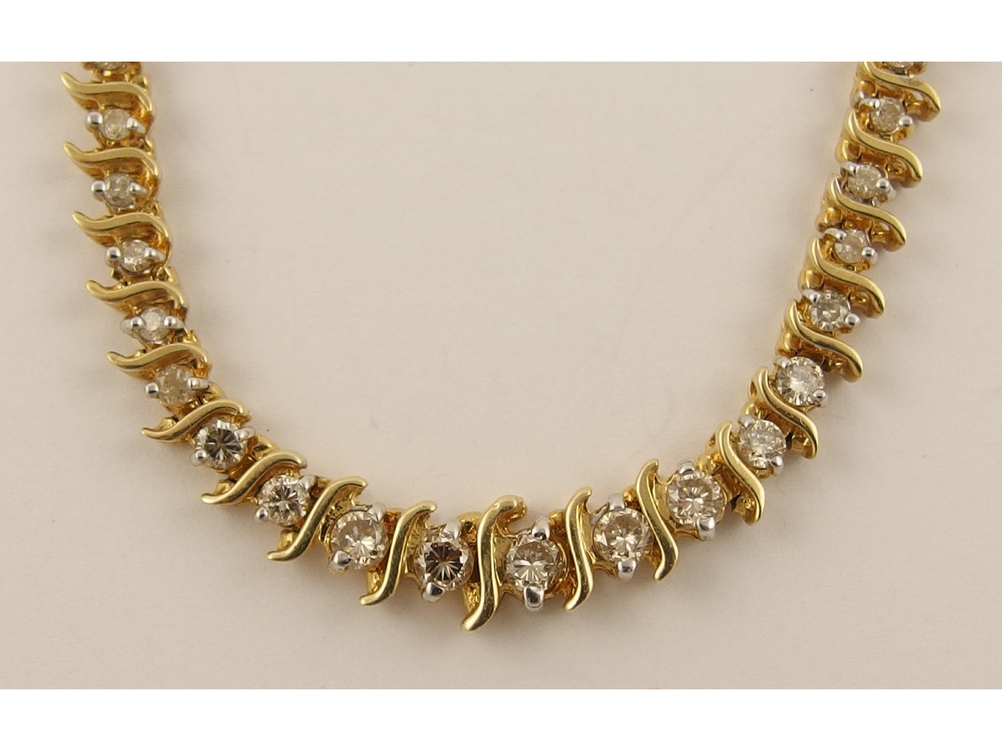 Appraisal: A ct diamond necklace and bracelet setthe necklace with tapered