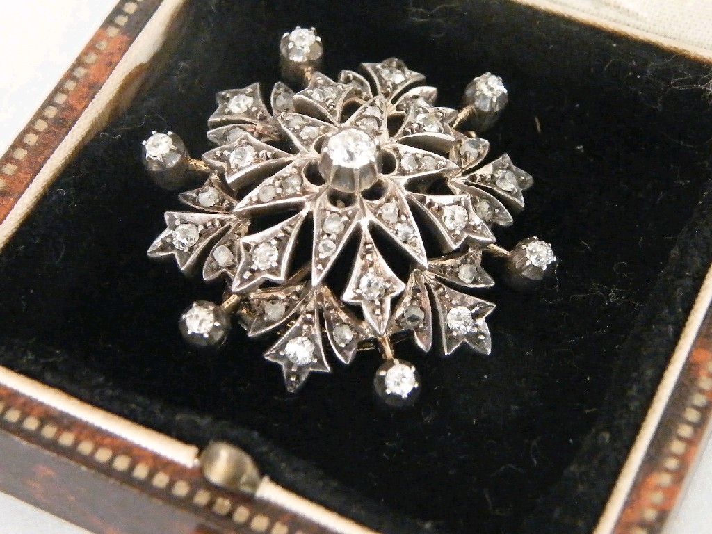 Appraisal: Attractive late Victorian Edwardian diamond floral pendant brooch yellow and