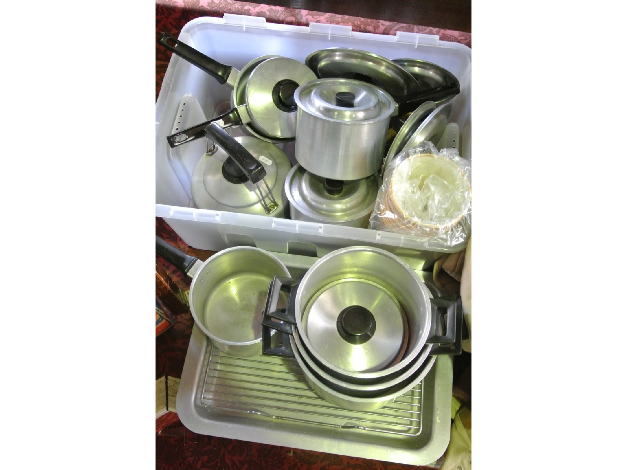 Appraisal: A quantity of domestic kitchenalia by Agaluxe and other brands