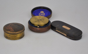 Appraisal: A lacquered brass cased optical viewer to create a right