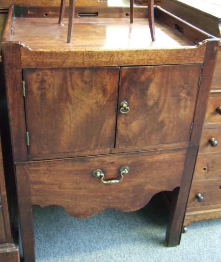 Appraisal: A George III mahogany commode the tray top over a