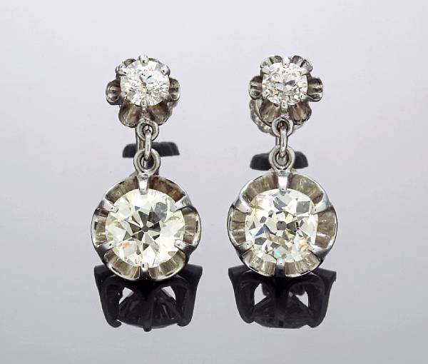 Appraisal: A pair of diamond screw back earrings one earring centering