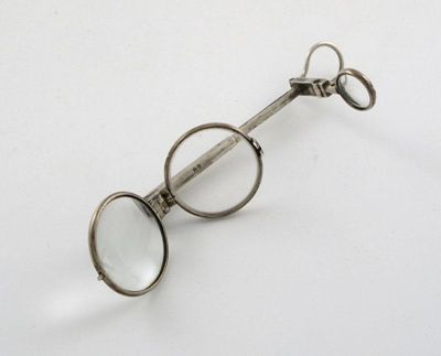 Appraisal: A William IV silver optical instrument with a central slide