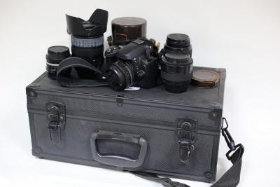 Appraisal: A Nikon D camera with accessories in a carry case