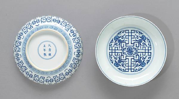 Appraisal: A pair of blue and white porcelain deep dishes Yongzheng