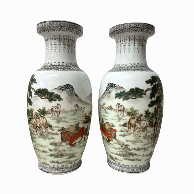 Appraisal: Pair Of Chinese Porcelain Vases Pair Of th Century Chinese