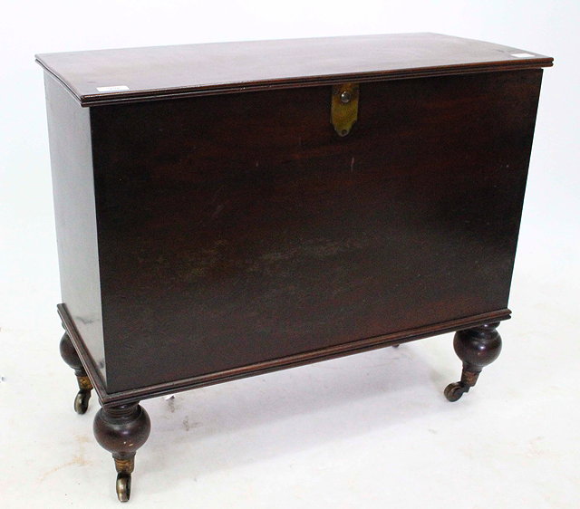 Appraisal: AN UNUSUAL MAHOGANY CHEST with lifting lid and standing on