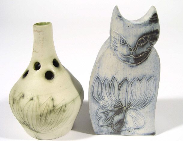 Appraisal: Carn pottery cat and a vase with moulded decoration stamped