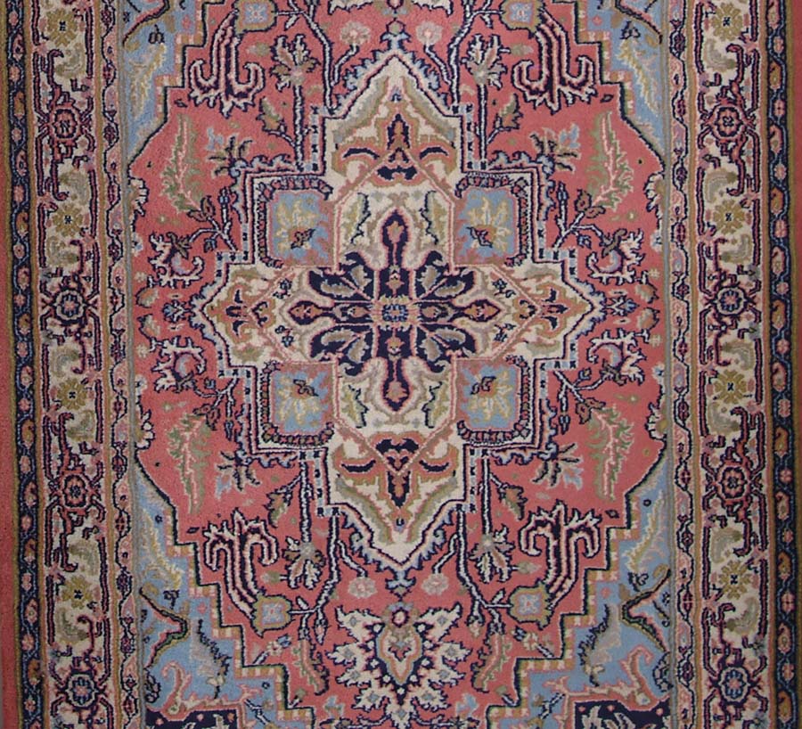 Appraisal: SMALL SCATTER SIZE ORIENTAL RUG Pastel colors in pink light