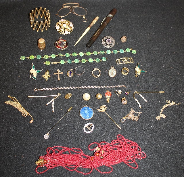 Appraisal: A SMALL COLLECTION OF MISCELLANEOUS JEWELLERY including a silver Celtic