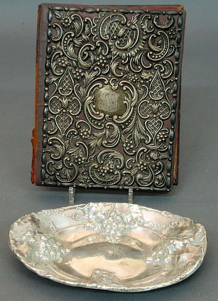 Appraisal: Sterling silver filigree faced album x and a bread tray