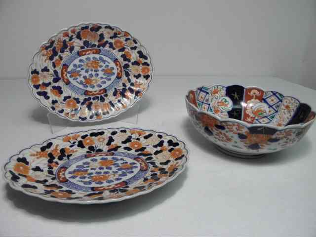 Appraisal: Three Imari bowls with scalloped rims Includes two elongated oval