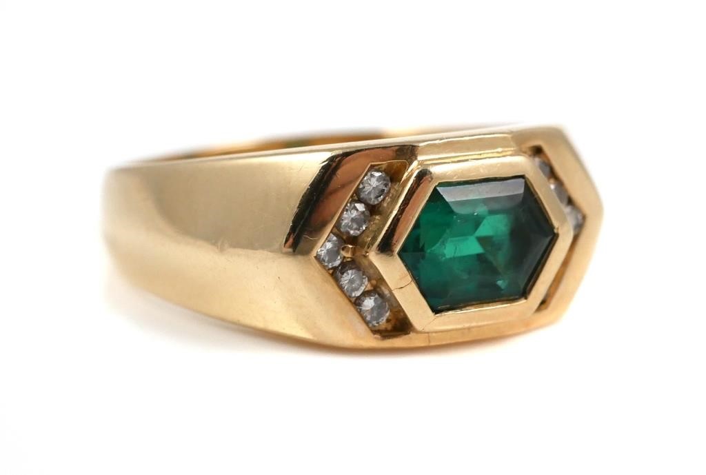 Appraisal: Men's k yellow gold ring about size Green stone unidentified