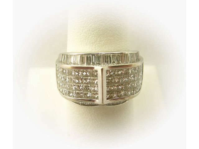 Appraisal: Men's K white gold ring with approximately cts tdw of