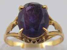 Appraisal: A yellow metal tests carat gold amethyst ring