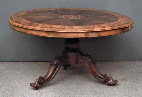 Appraisal: An early Victorian rosewood circular breakfast table the top with