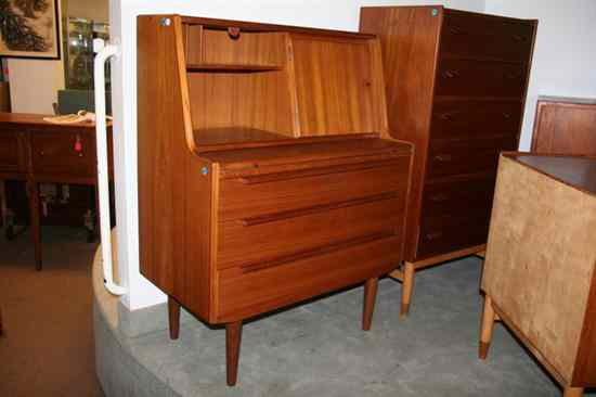 Appraisal: MID CENTURY MODERN TEAK WRITING DESK - in x in