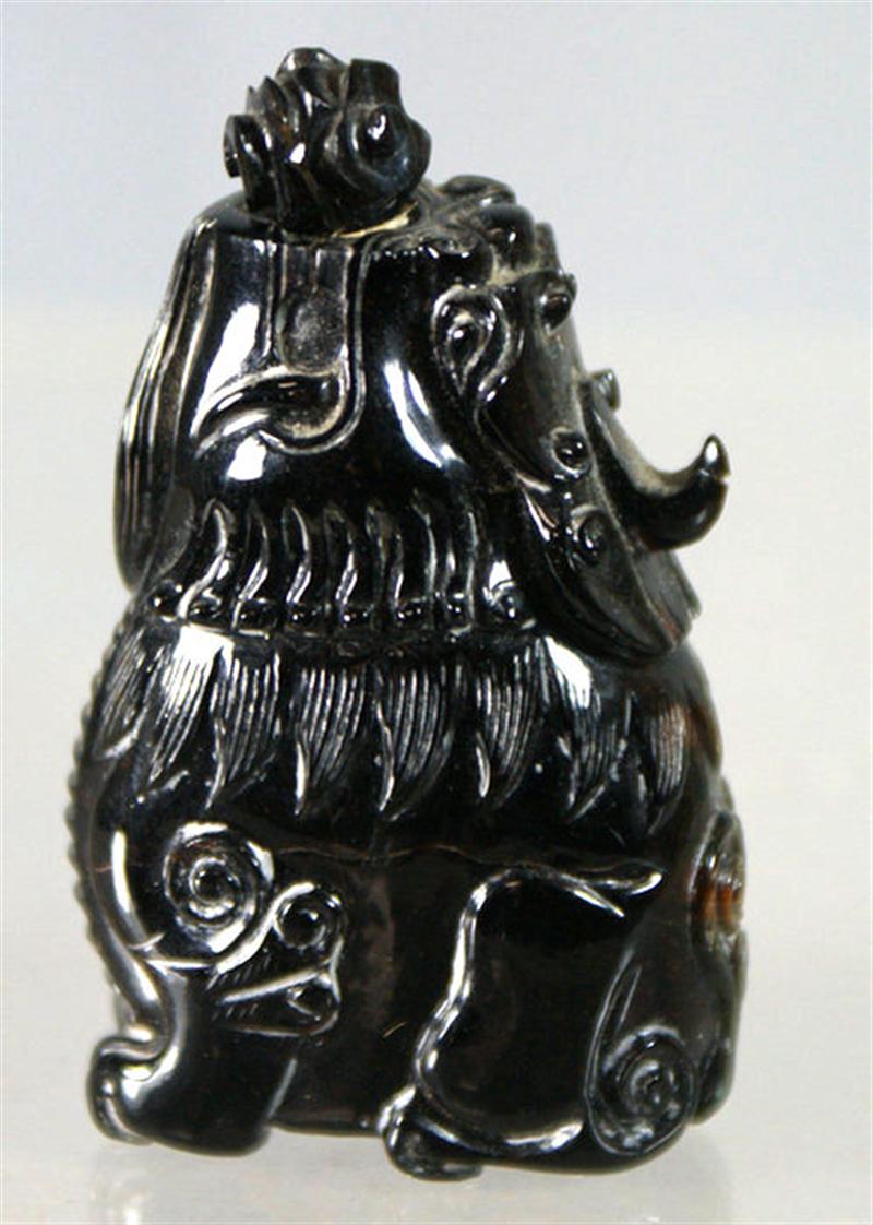 Appraisal: Carved onyx foo lion snuff bottle stopper with no spoon