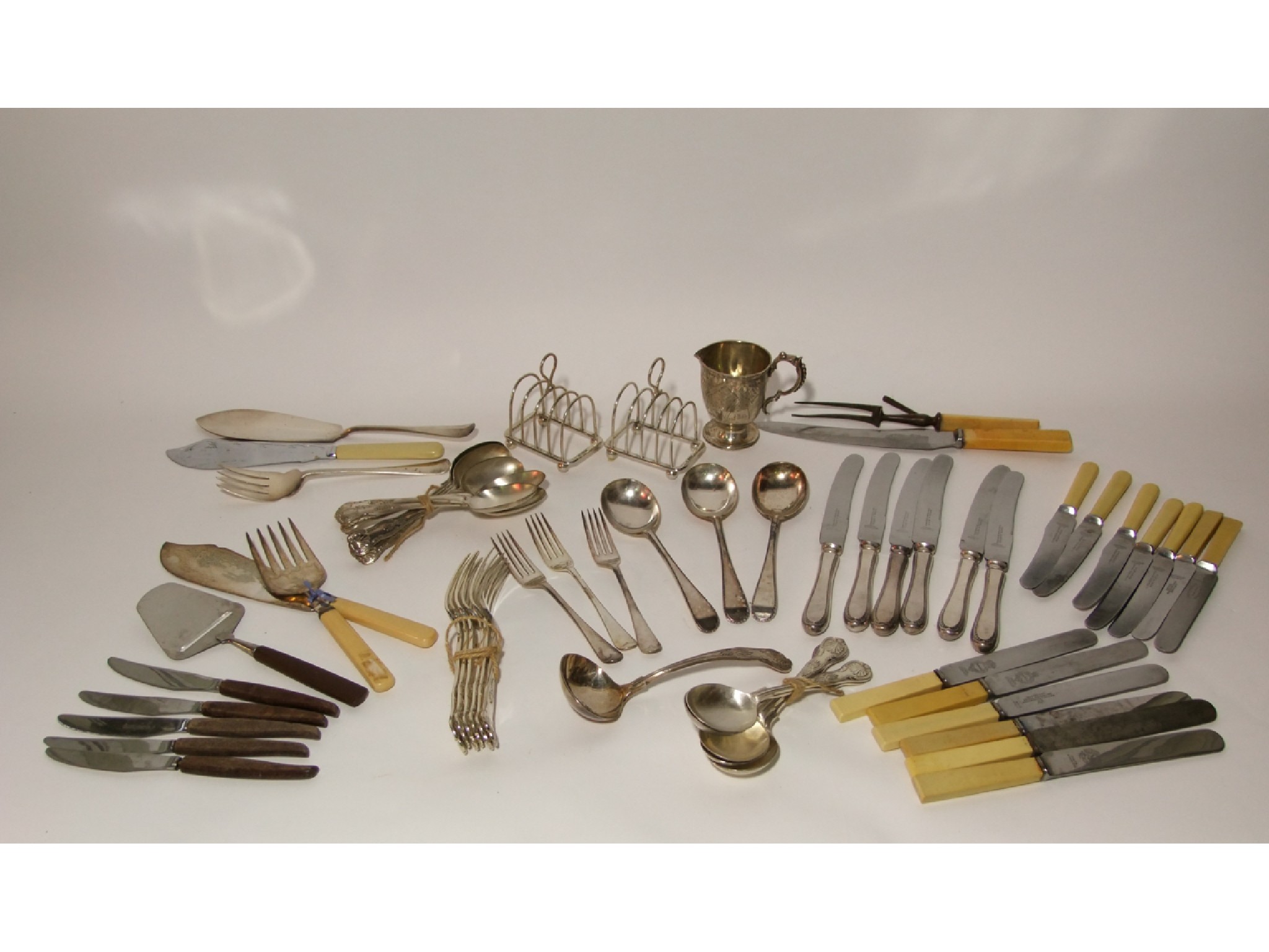 Appraisal: A mixed quantity of silver plated and other dinner cutlery