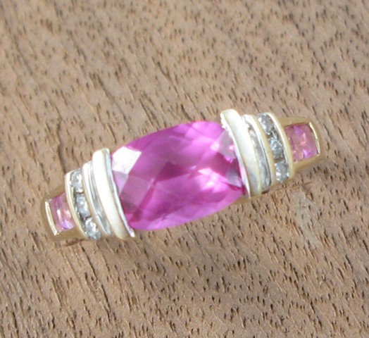 Appraisal: PINK SAPPHIRE DIAMOND AND YELLOW GOLD RING The k gold