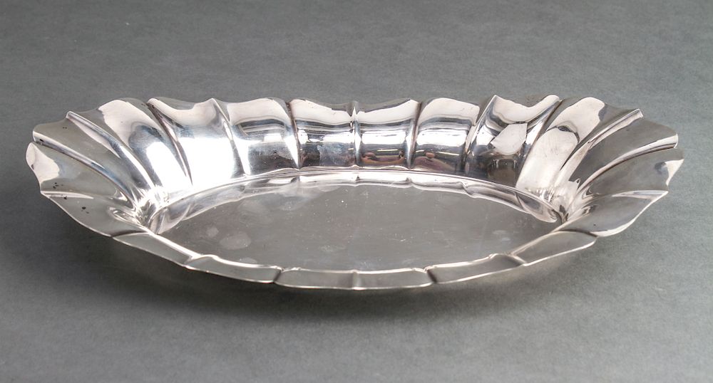 Appraisal: Wallace Sterling Silver Oval Bread Tray Wallace sterling silver oval