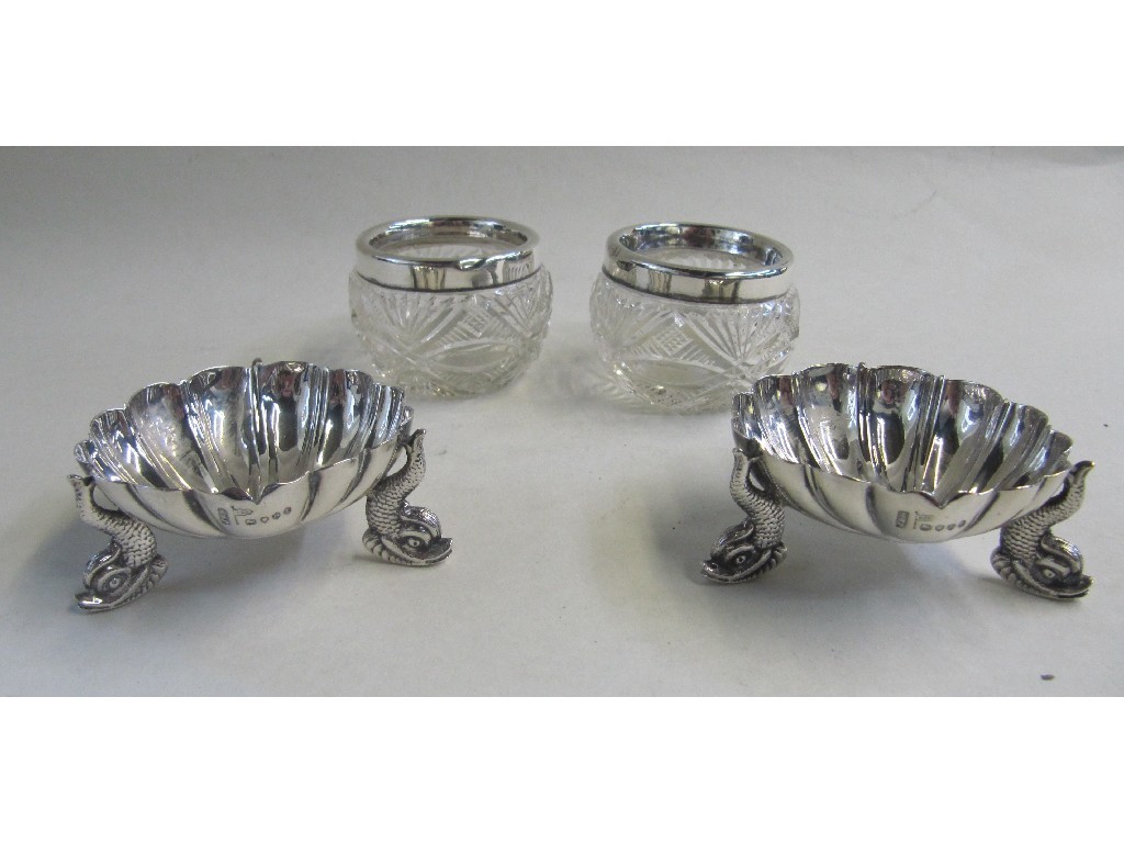 Appraisal: Lot comprising pair of silver shell shaped salts London and