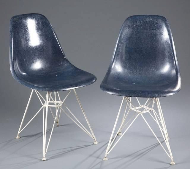 Appraisal: A pair of Eames Herman Miller chairs A pair of