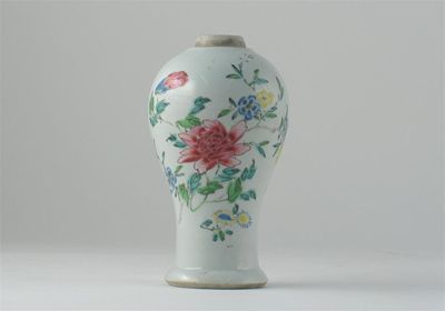 Appraisal: A small Chinese famille rose vase loosely painted with colourful