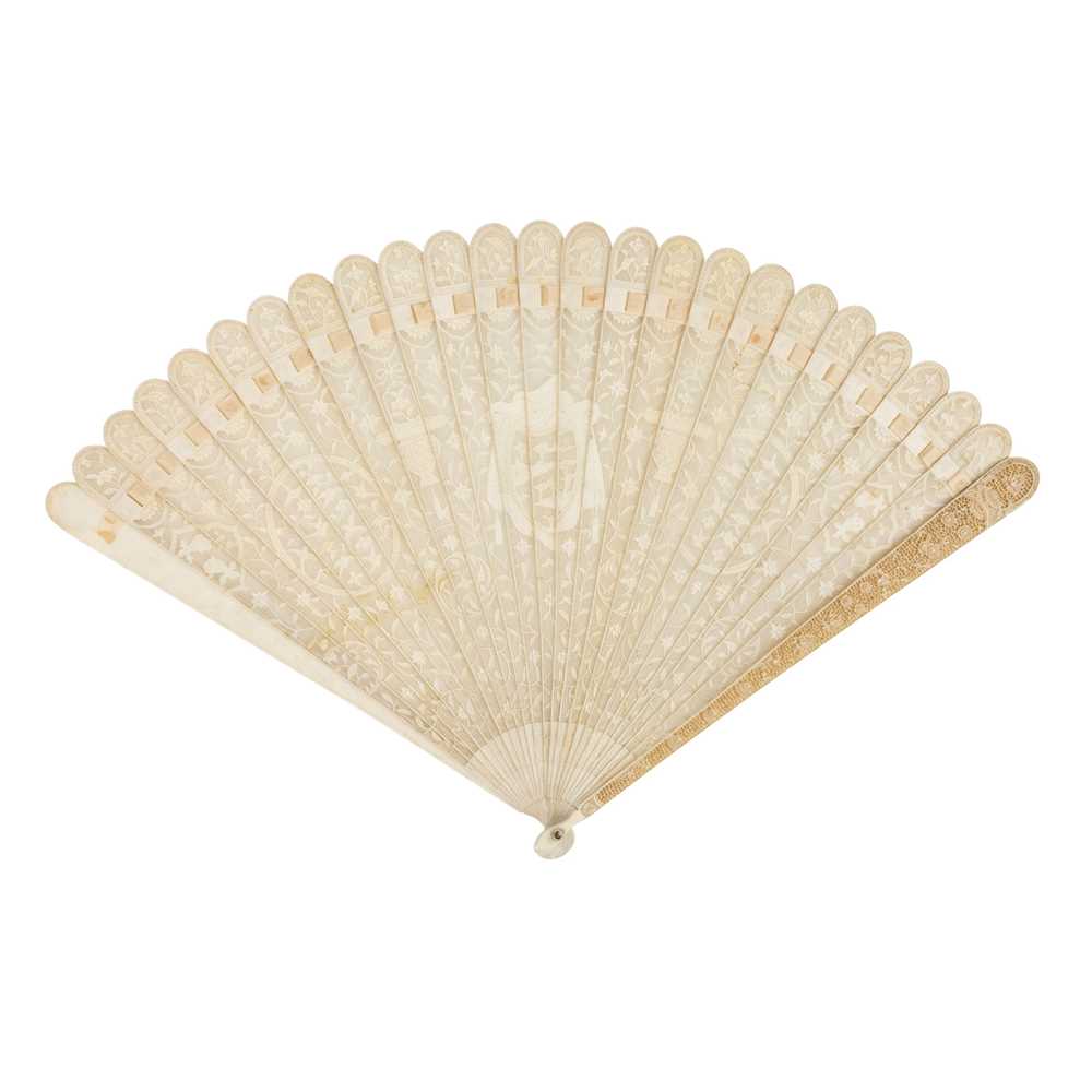 Appraisal: Y IVORY BRIS FAN QING DYNASTY TH- TH CENTURY finely