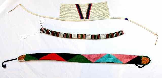 Appraisal: A SOUTH AFRICAN BEAD WORK NECKLACE with alternating coloured bands