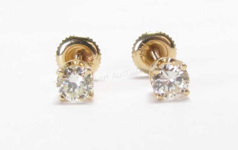 Appraisal: A pair of K yellow gold mounted ctw diamond stud