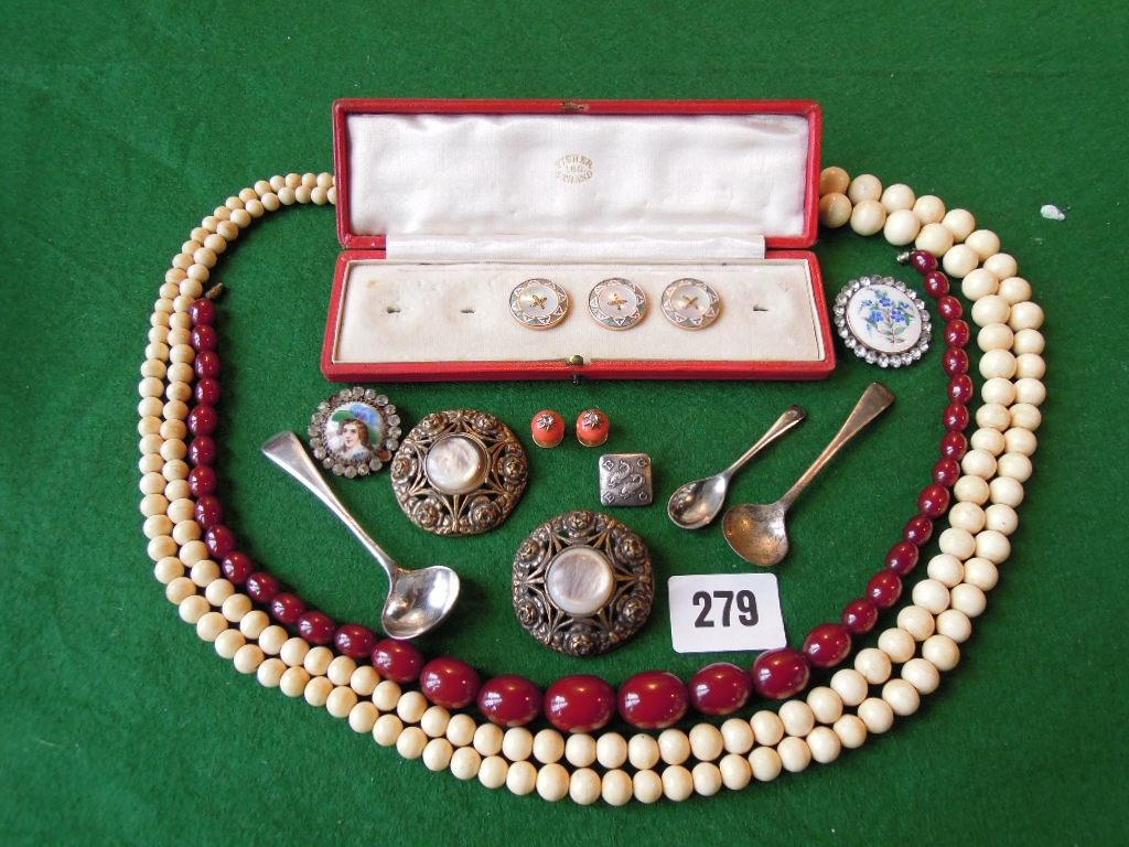 Appraisal: A small collection of assorted jewellery including two Victorian coral