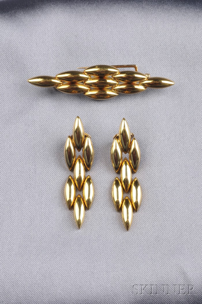 Appraisal: kt Gold Brooch and Earpendants Cartier the brooch composed of