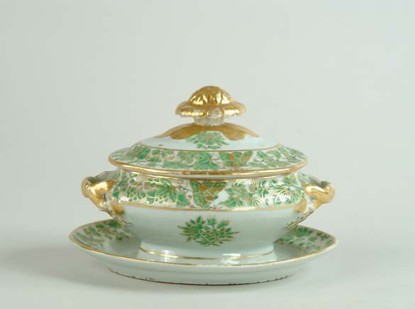 Appraisal: THREE PIECE CHINESE EXPORT GREEN AND WHITE SAUCE TUREEN Green