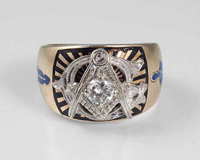 Appraisal: ENAMELED K GOLD DIAMOND MASONIC RING K yellow gold fraternal