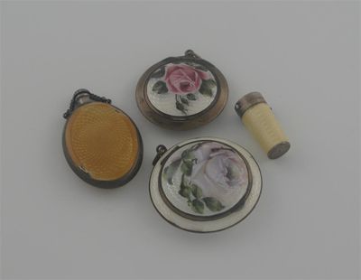 Appraisal: Two modern small circular compacts a scent bottle and cheroot