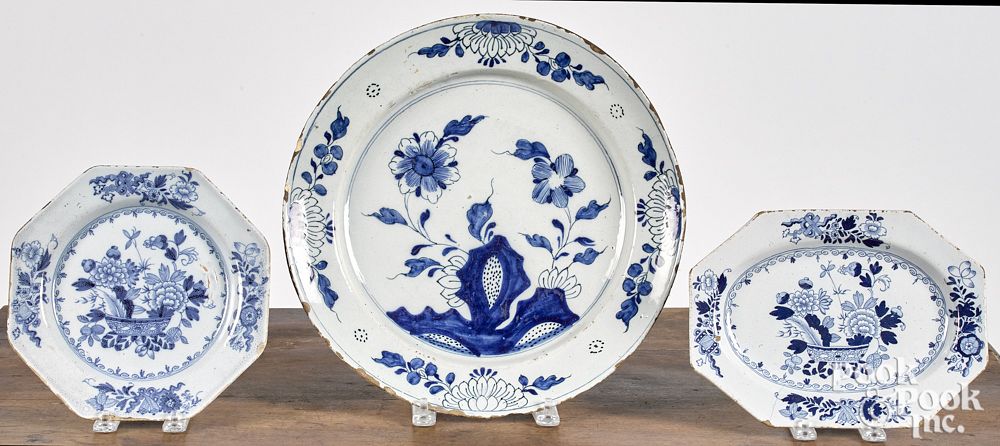 Appraisal: Delft blue and white charger th c Delft blue and